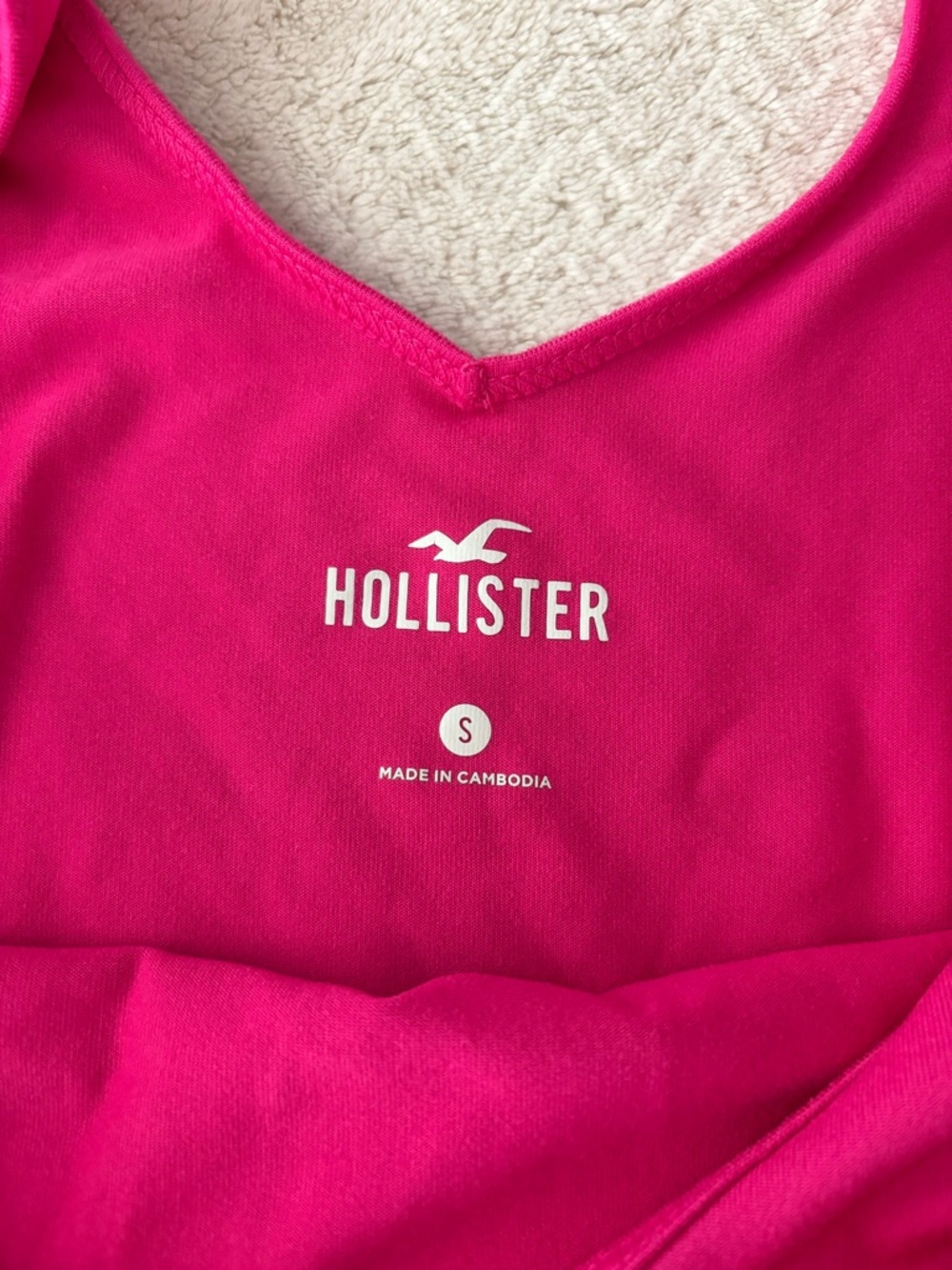 Hollister Vibrant Pink V-Neck Tank - Picture 2 of 2